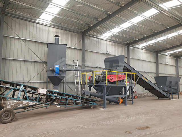 洛寧鋸末粉碎機(jī)現(xiàn)場(chǎng)